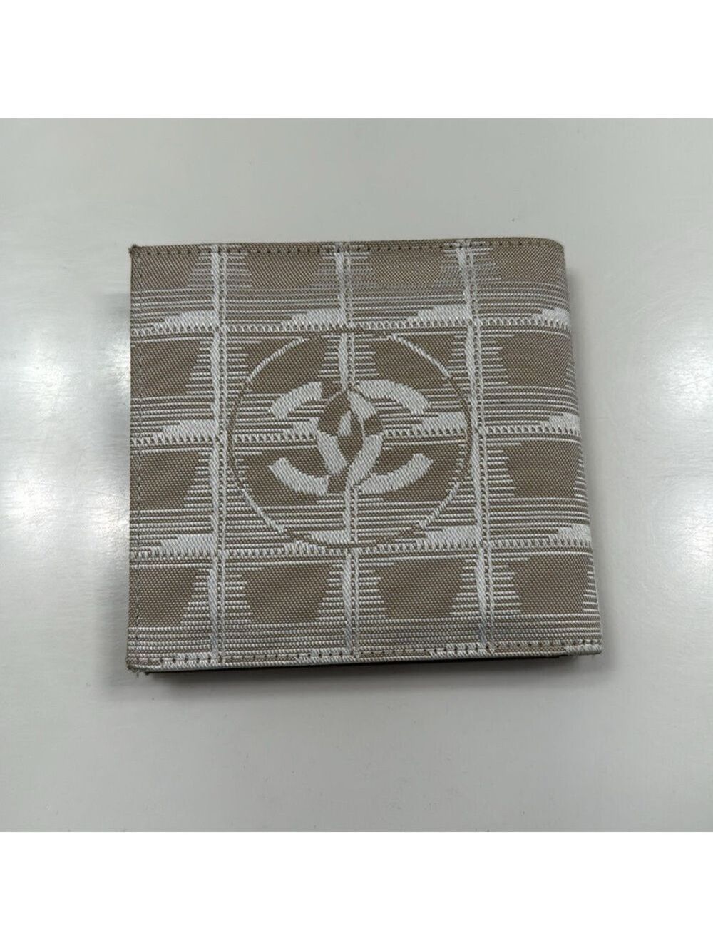 Chanel - Cloth Bifold wallet - great condition AUTHENTIC - Picture 8 of 15